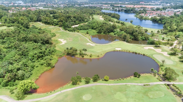 Widok z lotu ptaka trutnia strzał pole golfowe