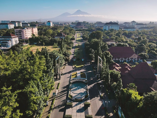 Widok z lotu ptaka Universitas Gadjah Mada w Yogyakarcie Indonezja Yogyakarta Indonezja wrzesień 2021