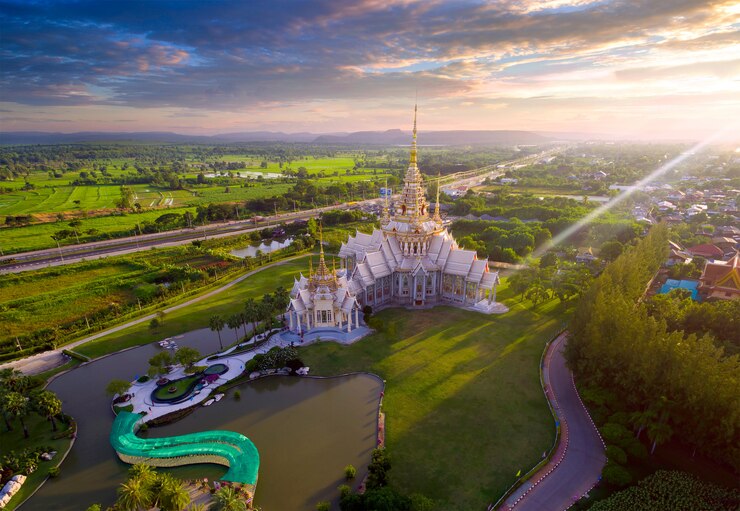 Widok z lotu ptaka Wat None Kum w Nakhon Ratchasima prowinci Tajlandia.