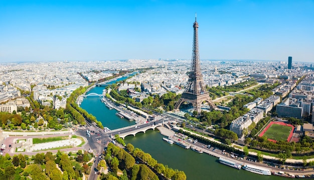 Zdjęcie widok z lotu ptaka wieży eiffla paryż