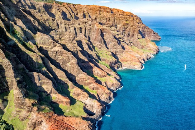 Widok z lotu ptaka wybrzeża Kauai Napali