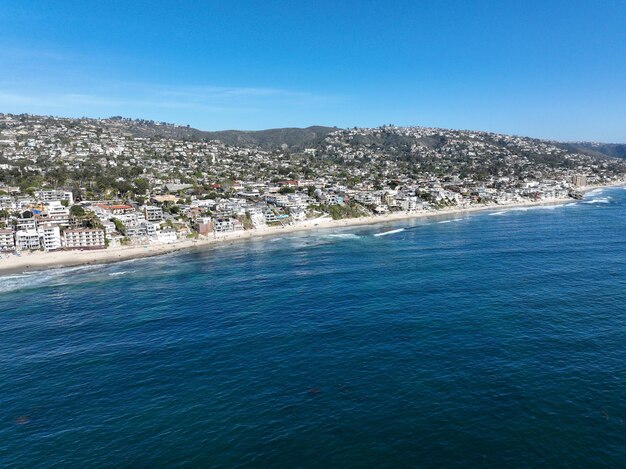 Widok z lotu ptaka wybrzeża plaży laguna południowej Kalifornii wybrzeża usa