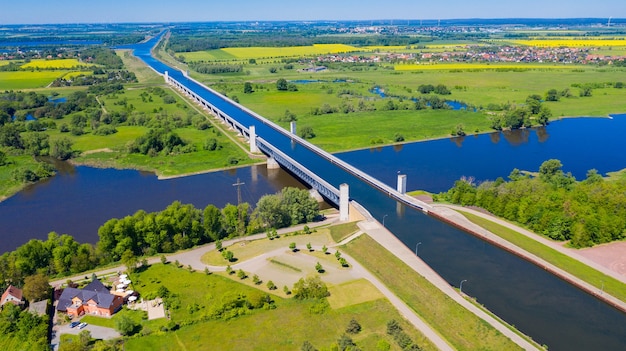 Widok z lotu ptaka z drona Magdeburg Water Bridge Germany
