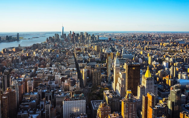 Widok z lotu ptaka z Skyline z drapaczami chmur na dolnym Manhattanie, Nowy Jork, Ameryka USA. Budynek architektury amerykańskiej. Metropolia Nowy Jork. Pejzaż miejski. Hudson, East River, Nowy Jork