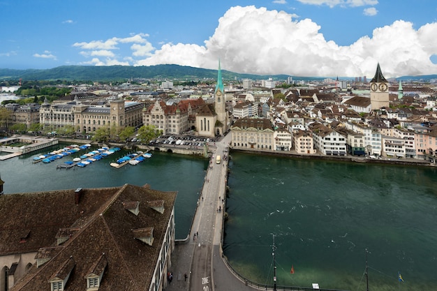 Widok z lotu ptaka Zurich stary miasteczko wzdłuż Limmat rzeki, Zurich, Szwajcaria.