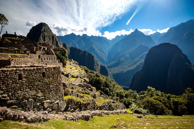 Widok z Machu Picchu na góry i panoramę Peru