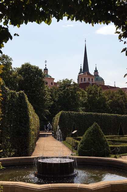 Widok z Ogrodu Wallensteina na Pałac Wallensteina Praga