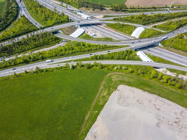 Widok z powietrza autostrad w mieście