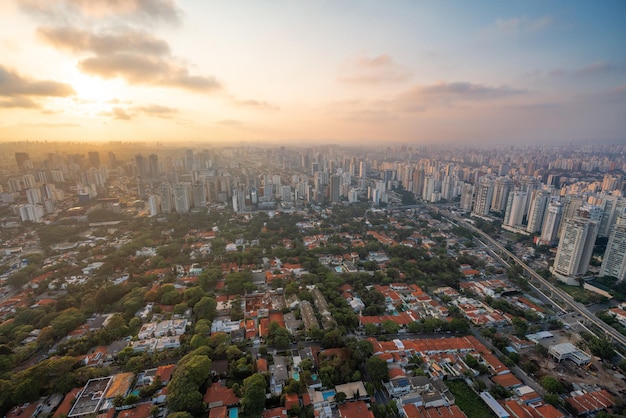 Widok z powietrza na dzielnicę Brooklin Velho w Sao Paulo w Brazylii