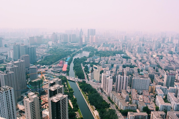 Zdjęcie widok z powietrza na krajobraz miasta