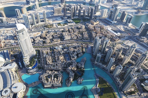Zdjęcie widok z powietrza na miasto dubaj z szczytu wieży