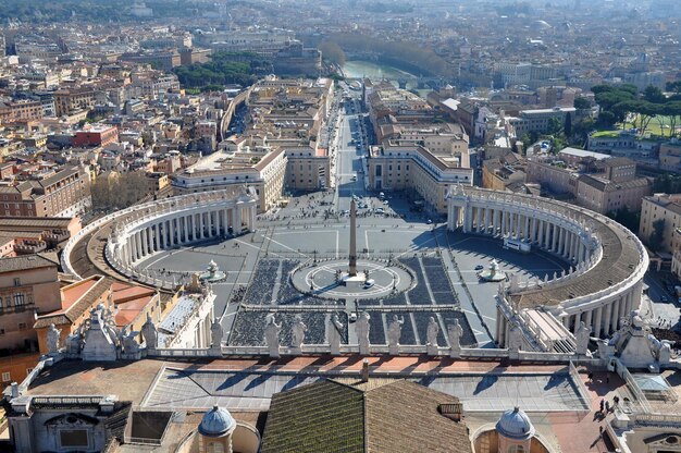 Widok z powietrza na plac św. Piotra w Watykanie