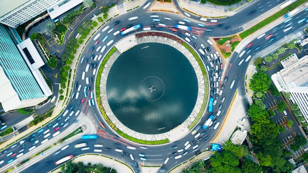 Zdjęcie widok z powietrza na ulicę miejską