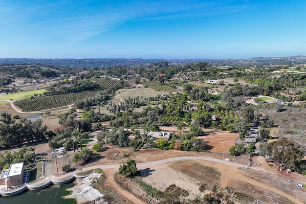 Widok z powietrza nad Rancho Santa Fe, super zamożnym miastem w San Diego w Kalifornii w Stanach Zjednoczonych.