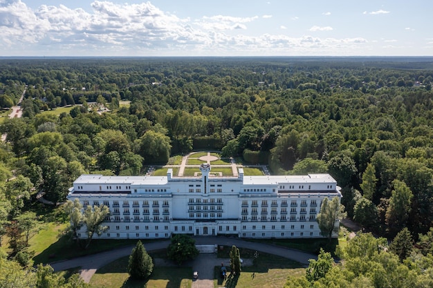Widok z powietrza Park Hotel Kemeri byłego sanatorium Kemeri w Jurmala na Łotwie