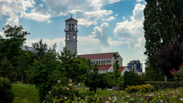 Widok z Prištiny, w tym kościół