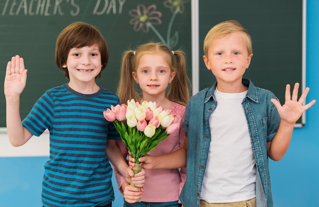 Widok Z Przodu Dzieciaki Pozowanie Razem