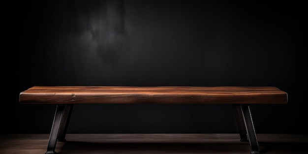 Widok z przodu na brązową drewnianą ławkę z czarnymi metalowymi nogami