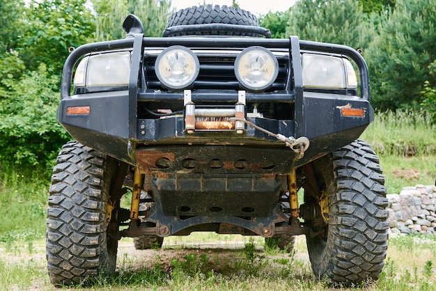 Widok Z Przodu Na Zewnątrz Stary Samochód Suv