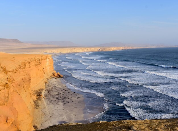 Zdjęcie widok z punktu widokowego plaży paracas