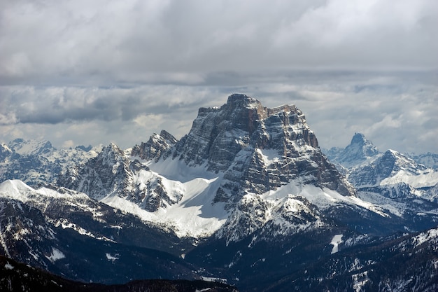 Widok z Sass Pordoi w górnej części Val di Fassa