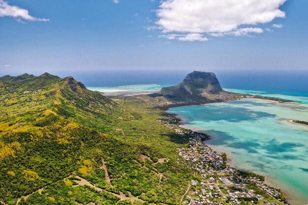 Widok Z Wysokości Wyspy Mauritius Na Oceanie Indyjskim I Plaży Le Morne-brabant.