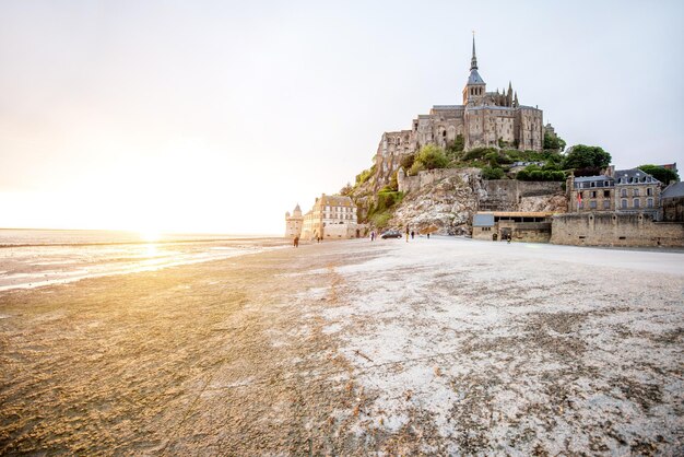 Widok Zachodu Słońca Na Słynne Opactwo Mont Saint Michel We Francji