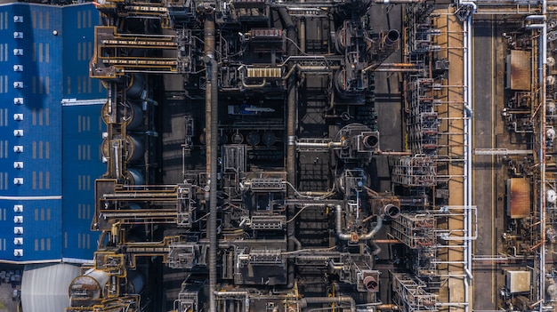 Widok zakładu petrochemicznego, fabryka rafinerii ropy naftowej.
