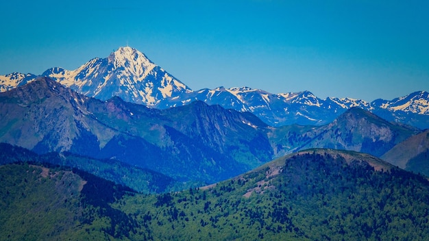 Widok ze szczytu Tuc de l'tang na Pic du Midi de Bigorre na południu Francji