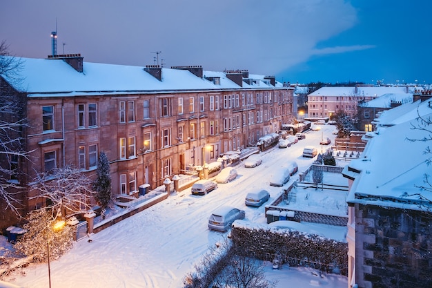 Widok Ze Szczytu Wieczornego Dziedzińca Miasta Glasgow W Zimie