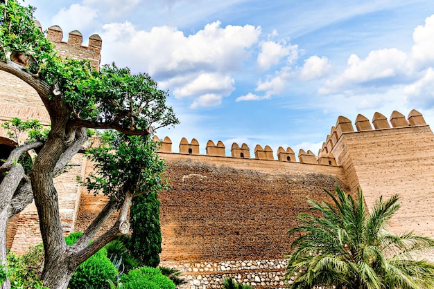 Widoki na piękny kompleks monumentalny La Alcazaba w Almerii w Hiszpanii