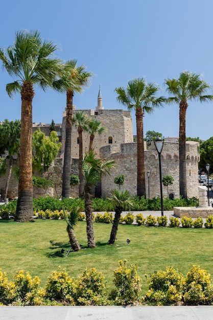 widoki zamku cesme w turcji