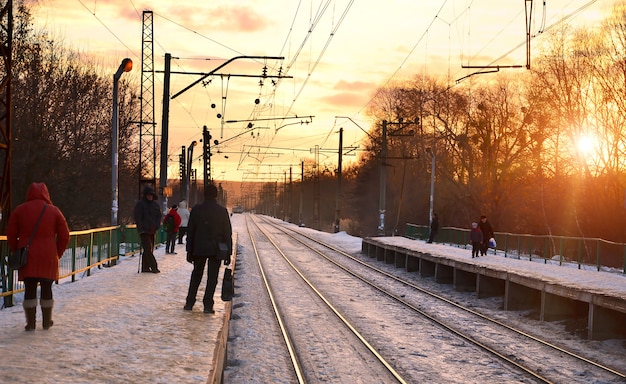 Wieczór Zimowy Krajobraz Ze Stacją Kolejową