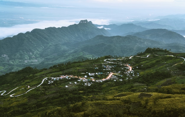 Wieczorny widok na Phu Tub Berk