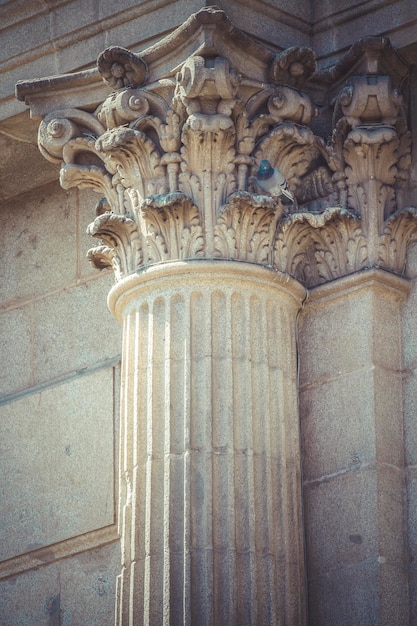 Wiek, Kapitele Korynckie, Kamienne Kolumny W Starym Budynku W Hiszpanii