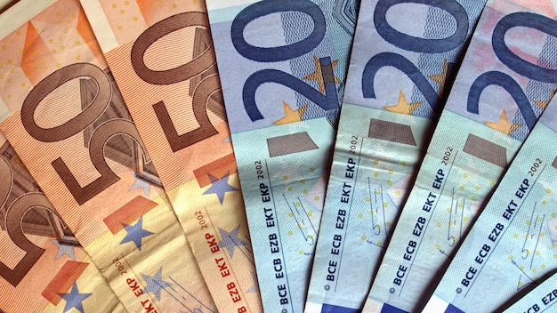 wiele banknotów euro przydatnych jako tło