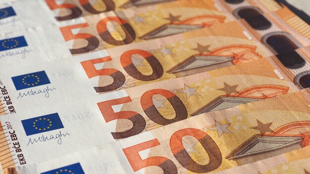 wiele banknotów euro przydatnych jako tło