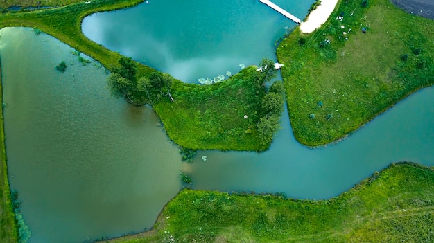 Wiele jezior widok z góry na zdjęcia lotnicze z drona