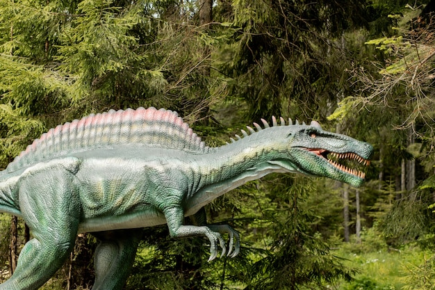 Wiele Różnych Dinozaurów W Parku