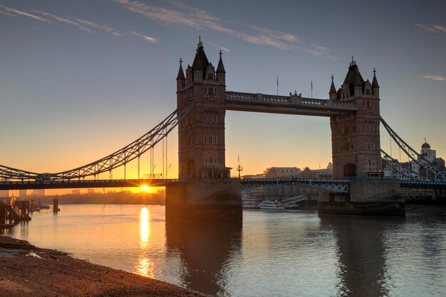 Wielka Brytania, Londyn, Tamiza Z Tower Bridge O Zachodzie Słońca