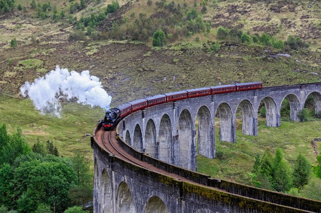 Zdjęcie wielka brytania, szkocja, scottish highlands, glenfinnan, wiadukt glenfinnan, west highland line, ste