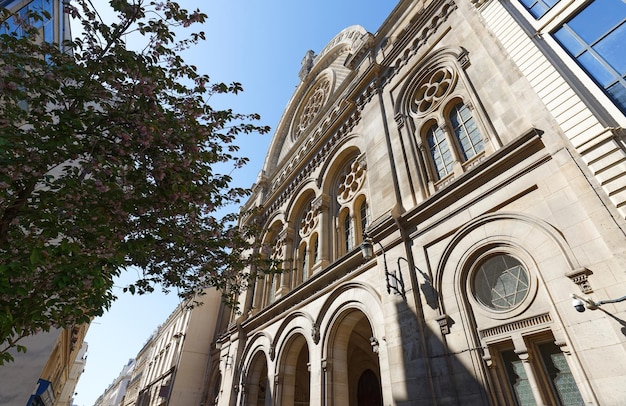 Wielka synagoga w Paryżu Znana również jako synagoga La Victoire, jest największą synagogą we Francji