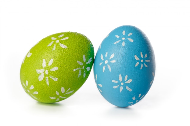 Wielkanocni jajka odizolowywający na bielu