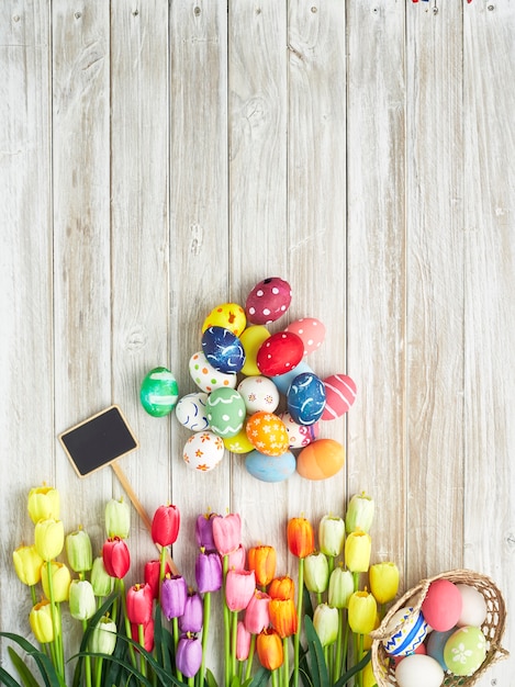 Wielkanocny festiwal z kolorowymi Easter jajkami