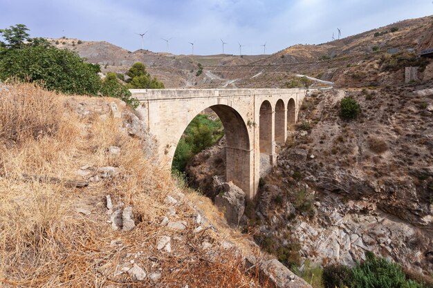 Wielki wiadukt Izbor w prowincji Granada