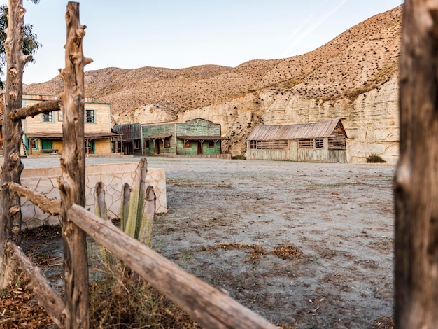 Wielki widok na zewnątrz w stylu zachodnim zestaw dla filmów mini hollywood w środku pustyni w Tabernas Almeria Andaluzja Hiszpania