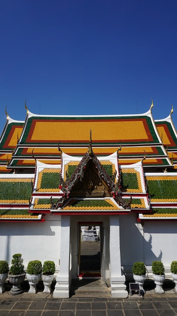 Wielo- Dachowa świątynia W Bangkok Thailand Wielo- Koloru Dachu