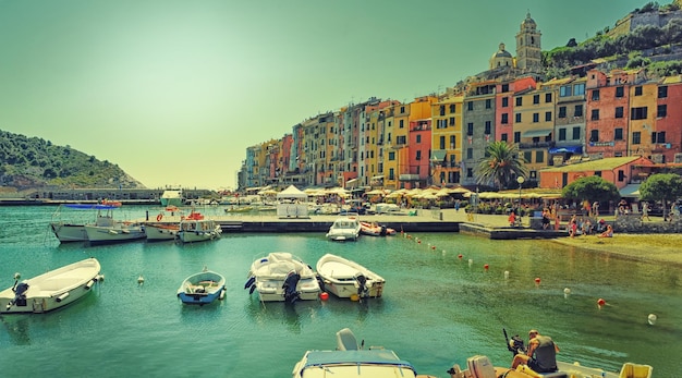 Wielokolorowe budynki w porto venere