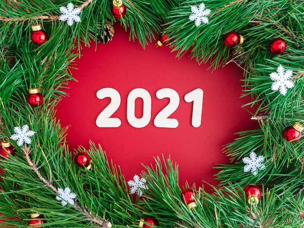 Wieniec bożonarodzeniowy i nowy rok 2021