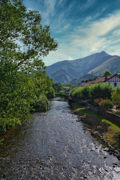 wieś SaintEtiennedeBaigorry pireneje francuskie